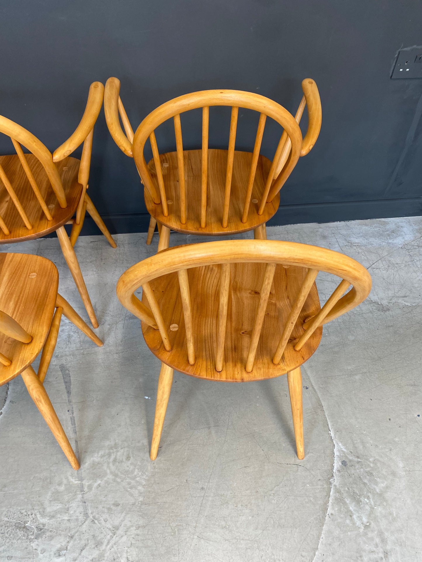 Vintage refurbished Ercol set Windsor Chairs inc 2 carvers