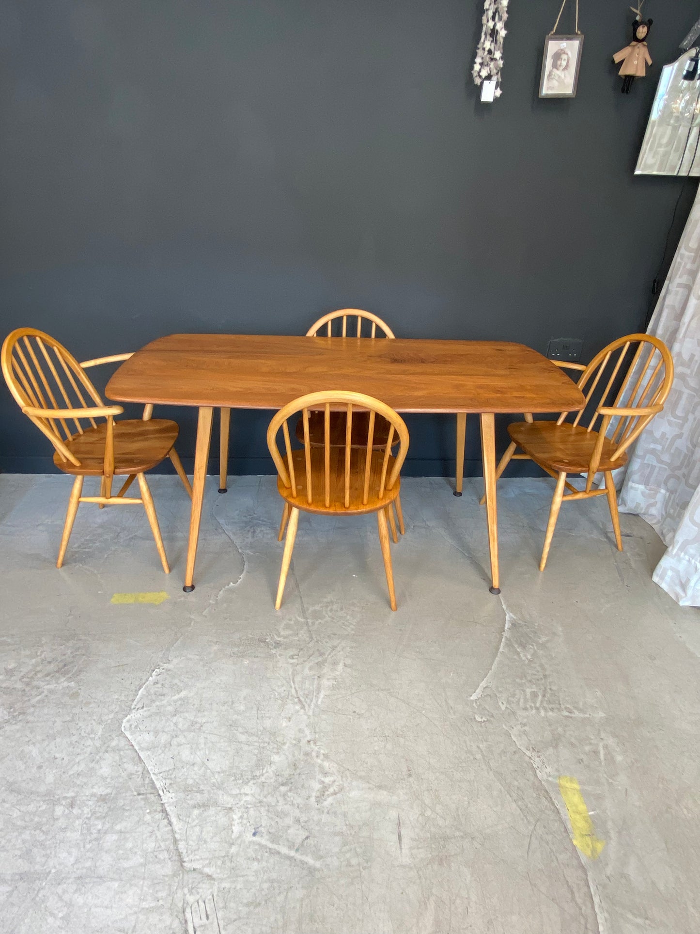 Vintage refurbished Ercol set Windsor Chairs inc 2 carvers